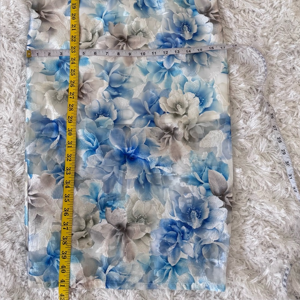 New 🪻Chic Floral Midi Dress in Blue and Cream - Picture 13 of 17
